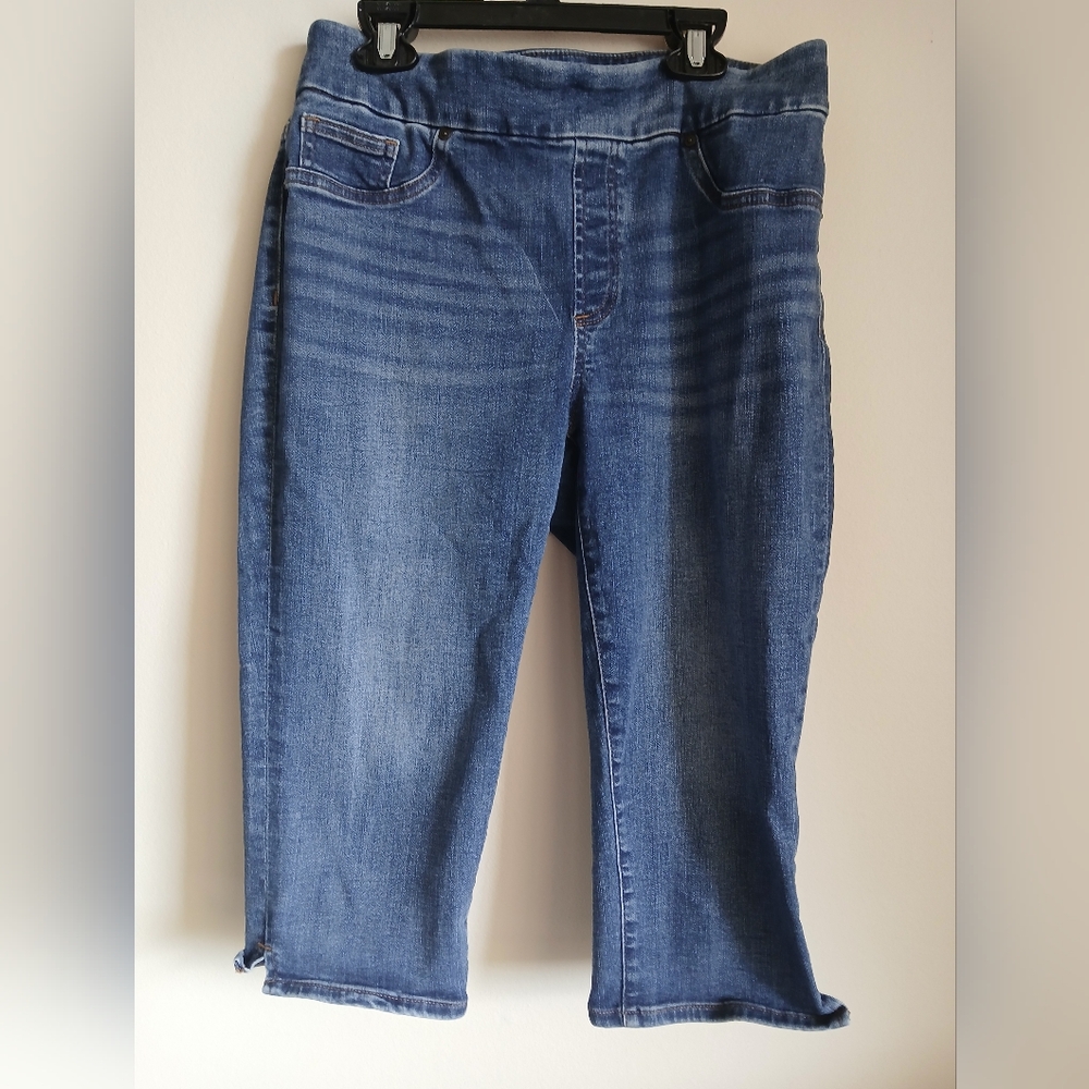 Chico’s Pull-on Jegging Capri Size 6